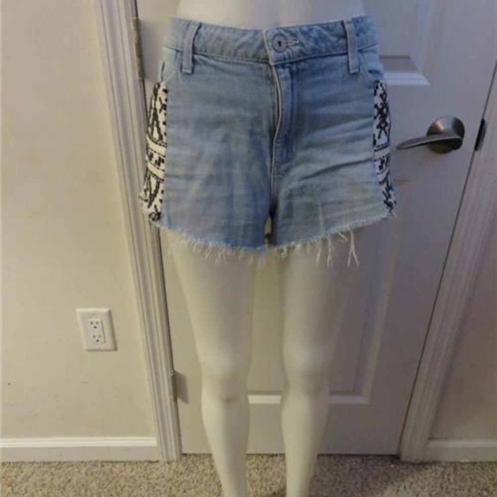 PAIGE LT BLUE,WHITE,BLACK DESIGNED SHORTS 32